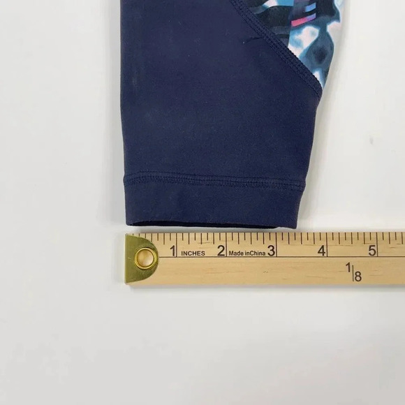 Athlete Distortion Salutation 7/8 Legging - Picture 10 of 10